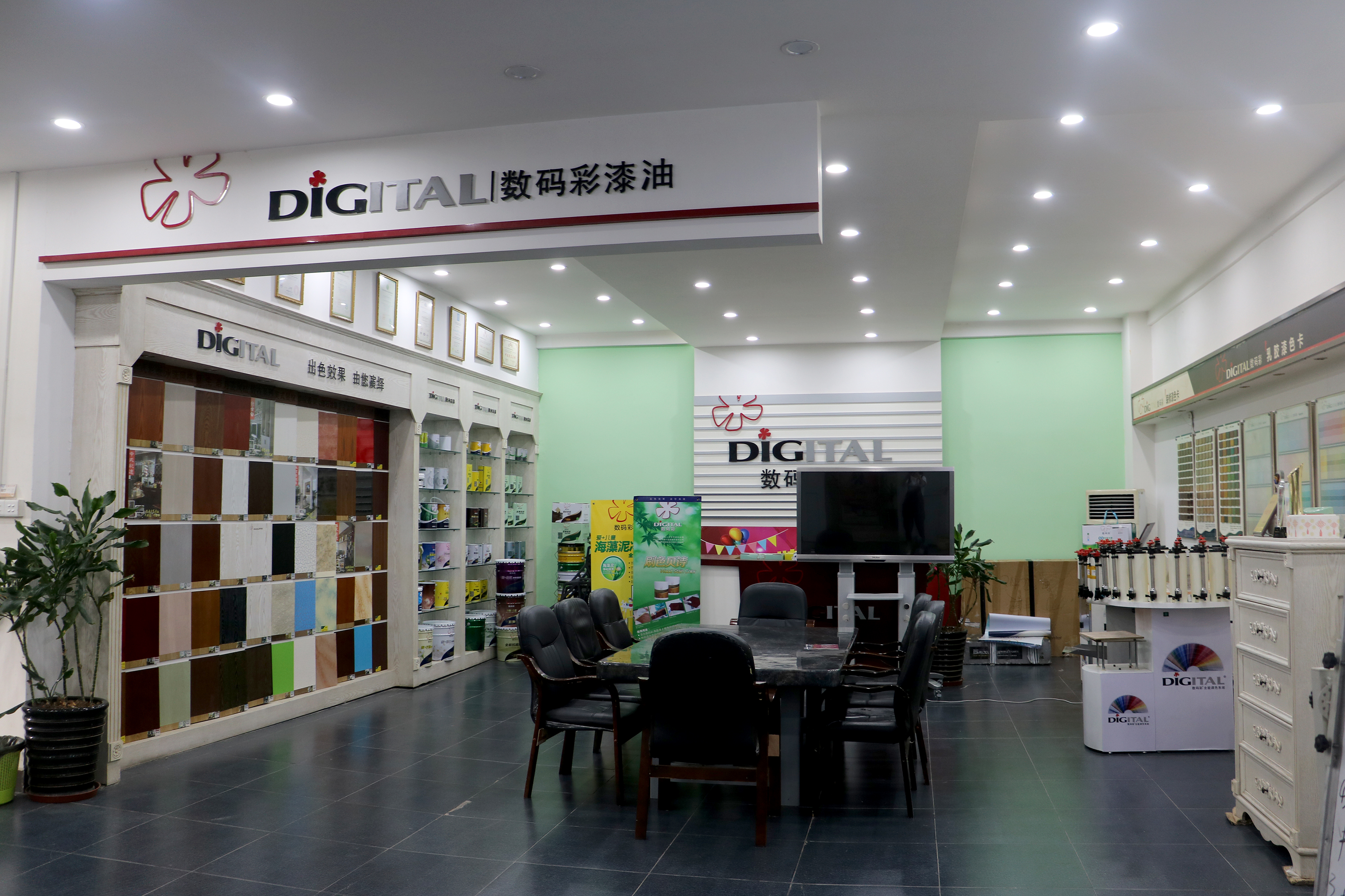 【油漆涂料加盟】服務(wù)是發(fā)展的重中之重
