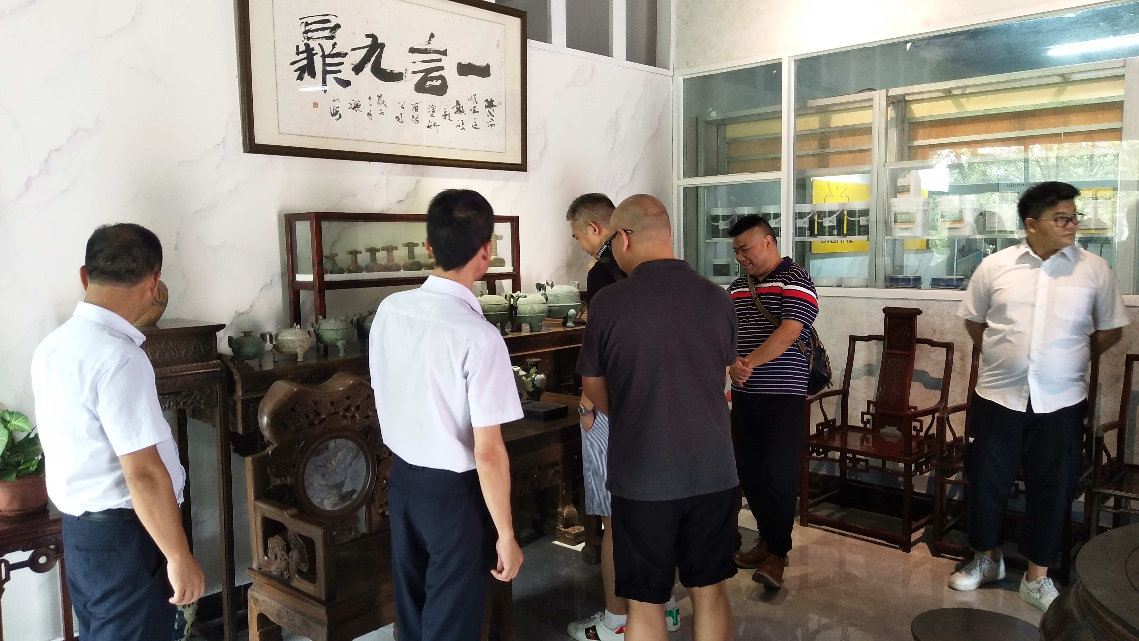 設(shè)計系“黃埔軍?！奔莱蓡T到數(shù)碼彩公司考察
